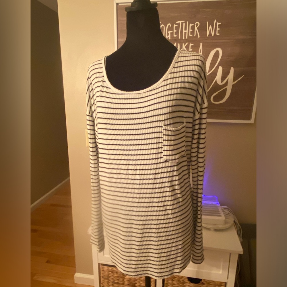 Black cream striped top #76